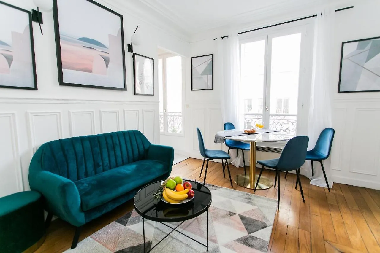 Private St Germain-le Bon Marche Apartment Paris