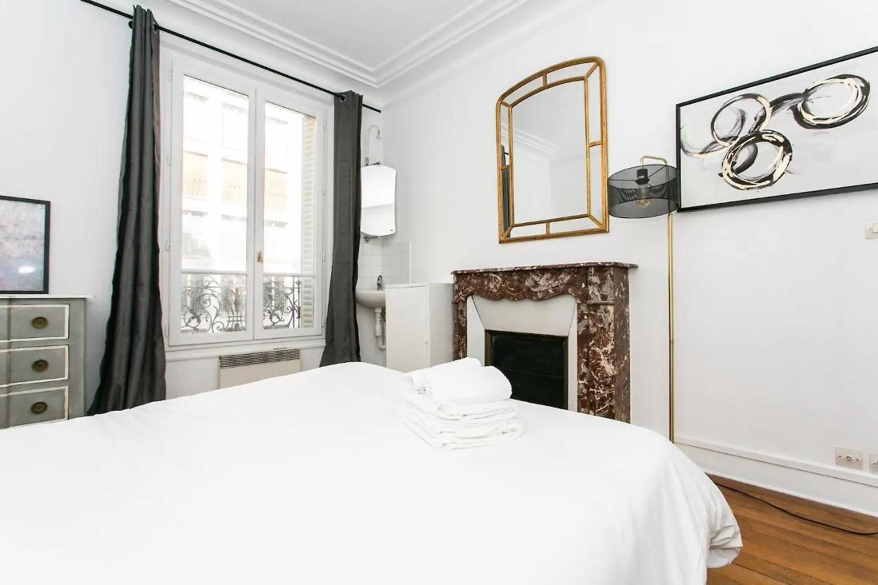 Private St Germain-le Bon Marche Apartment *